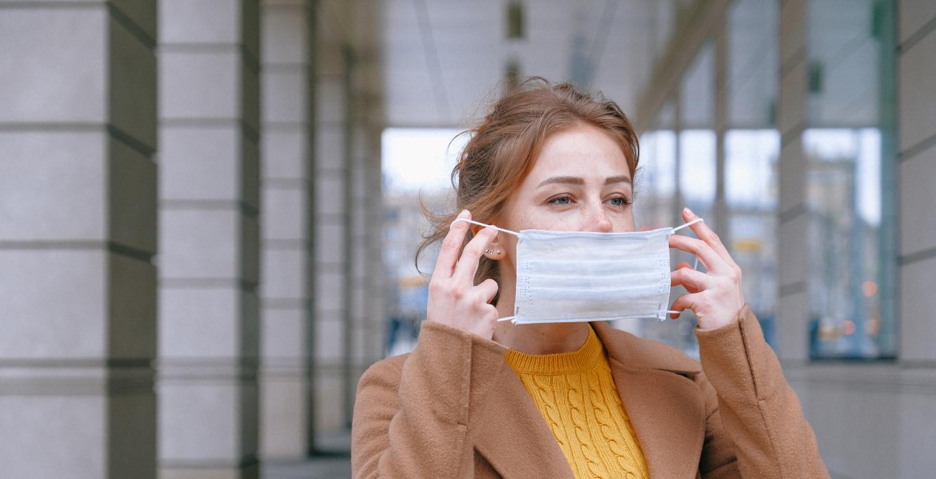 woman wearing face mask